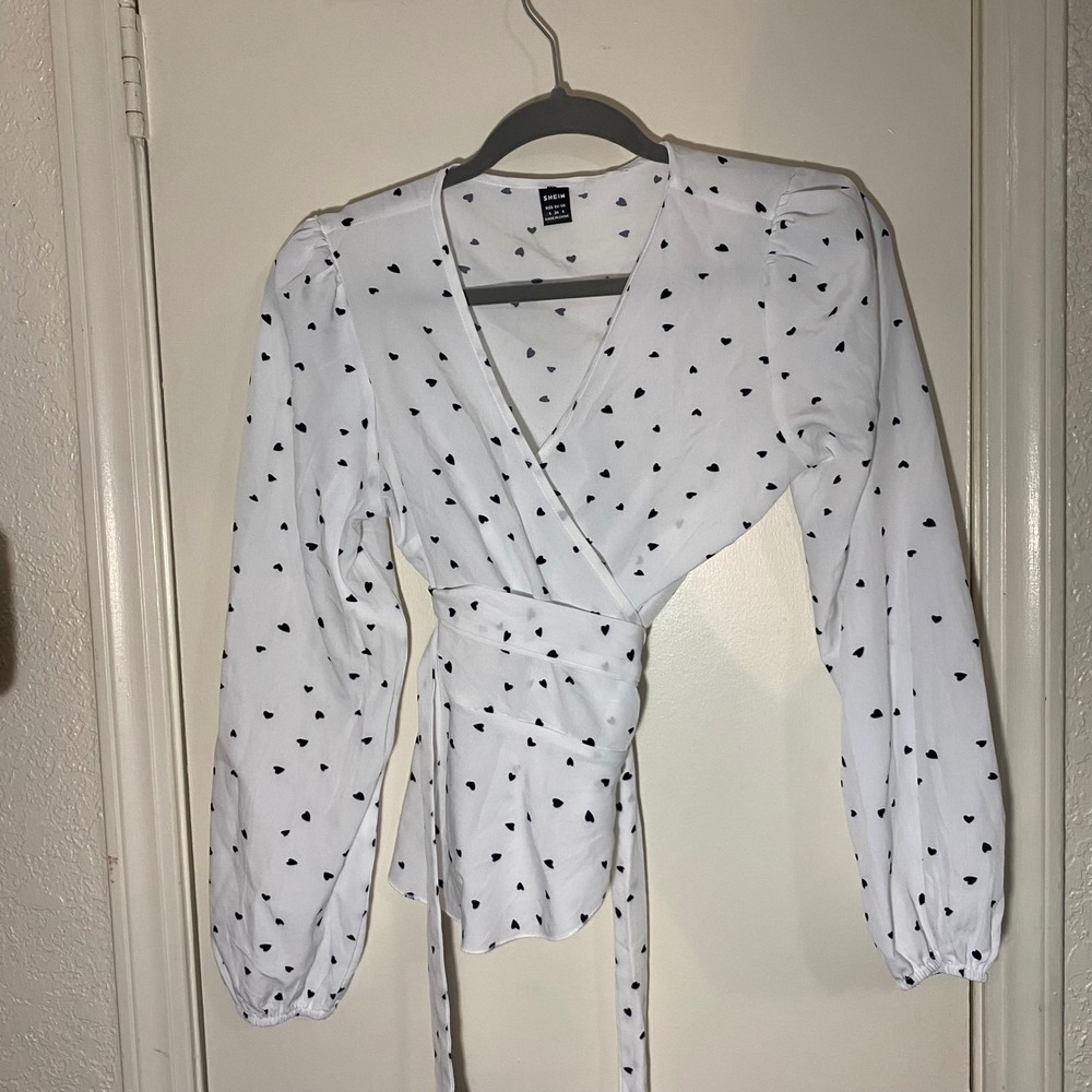 Shein Women's White Blouse Blackโ Heart Print Long Sleeve Wrap Top Size S